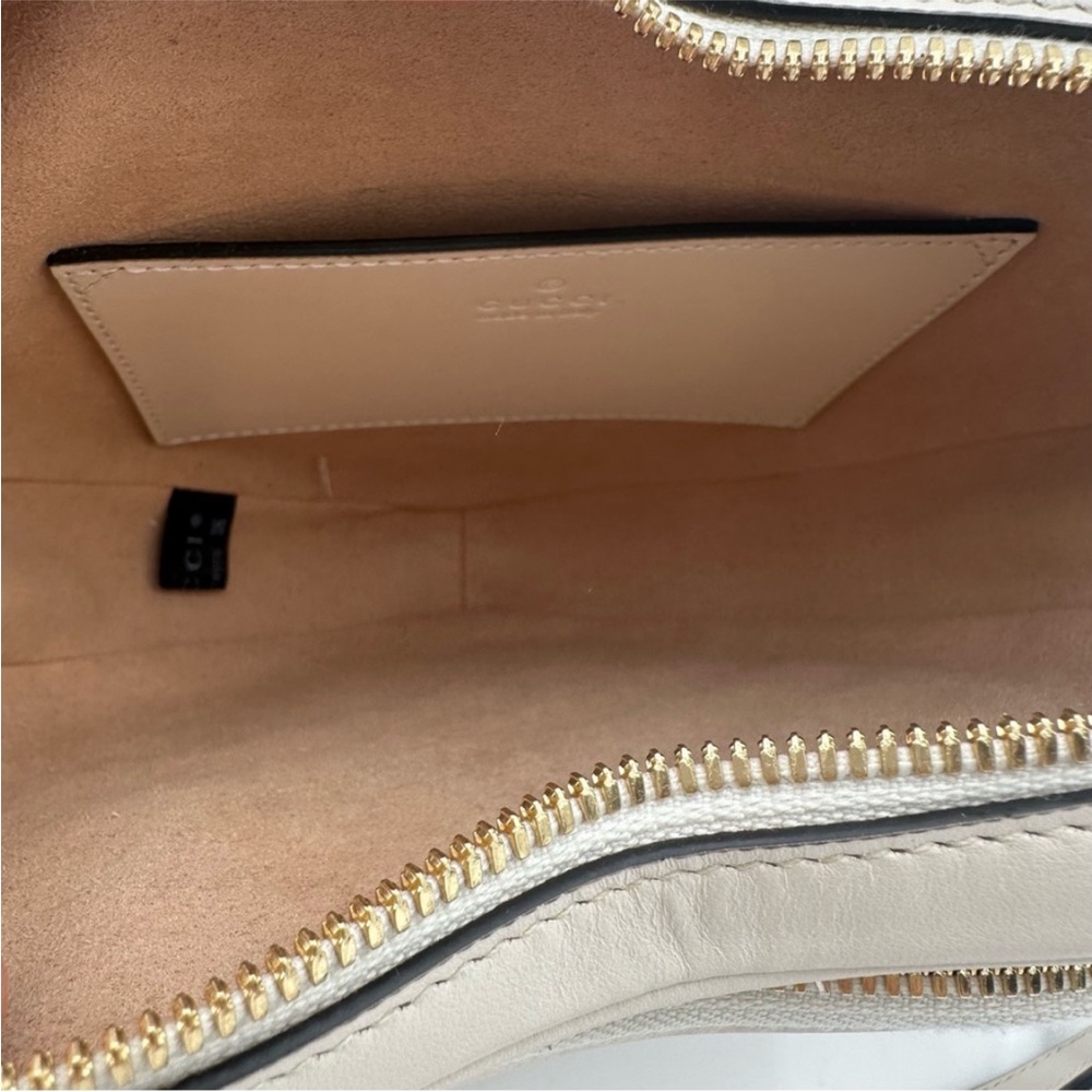 New! GUCCI
White Quilted Leather
Interlocking G Mini Heart
Crossbody Bag - Picture 5 of 12